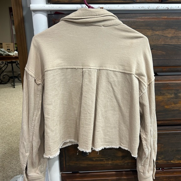 Shacket - Picture 3 of 3